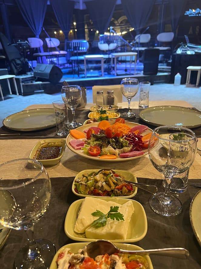 Mango Garden İs Sahne 