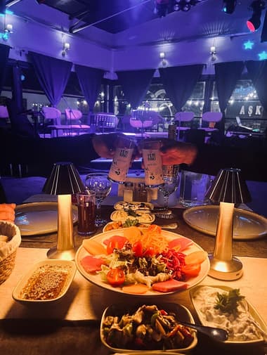 Mango Garden İs Sahne 