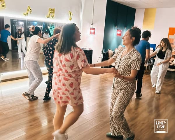 Lindy Hop Company - 7. Fotoğraf Lindy Hop Company - 7. Fotoğraf